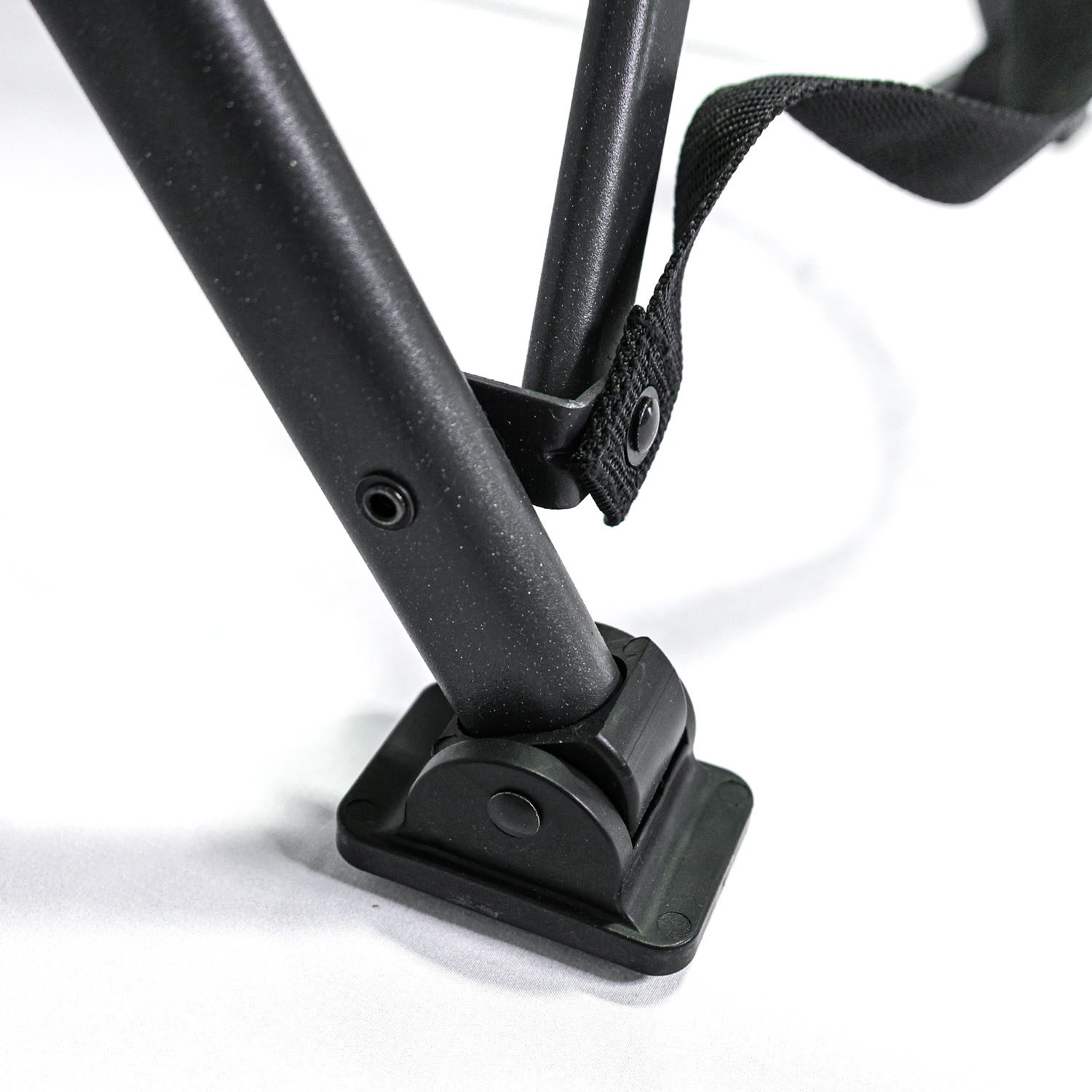 23Zero Springbak Camp Chair Gray Feet Detail View