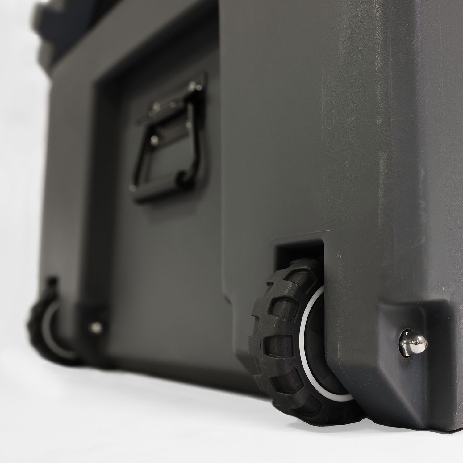 23Zero 220L Overland Gear Box Side View Wheels Detail View